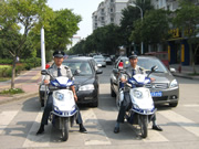 突發處置，“警車開道”